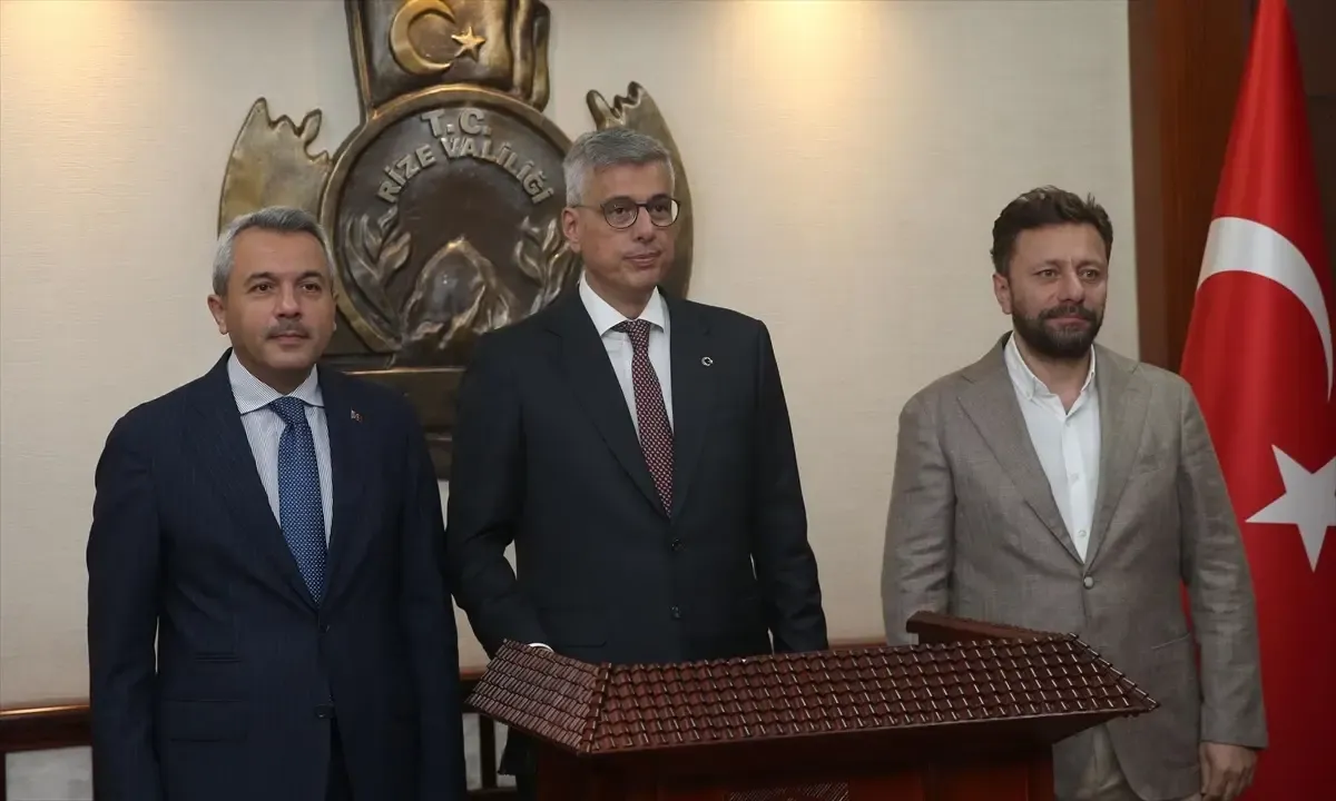 Sağlık Bakanı Kemal Memişoğlu, çeşitli temaslarda bulunmak üzere geldiği Rize’de