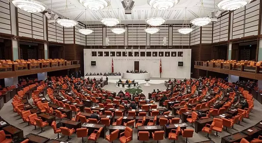 YAŞ Öncesi Anıtkabir’de Anlamlı Ziyaret! Erdoğan’dan “Türkiye Yüzyılı” Vurgusu Cumhurbaşkanı Erdoğan, Yüksek Askeri Şûra toplantısı öncesinde üyelerle birlikte Anıtkabir’i
