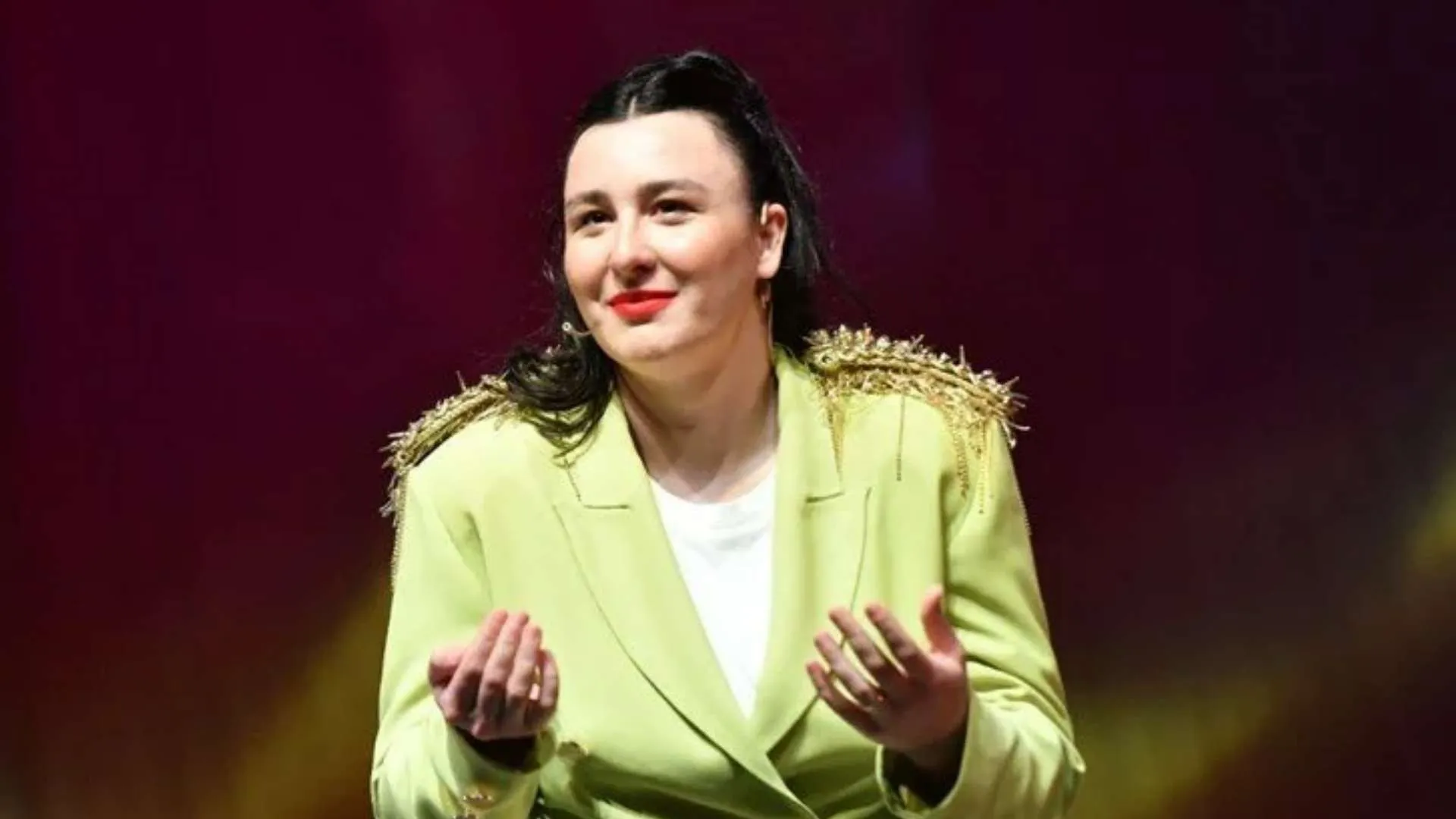 Yasemin Sakallıoğlu Kimdir? Hayatı, Kariyeri ve Başarı Hikayesi