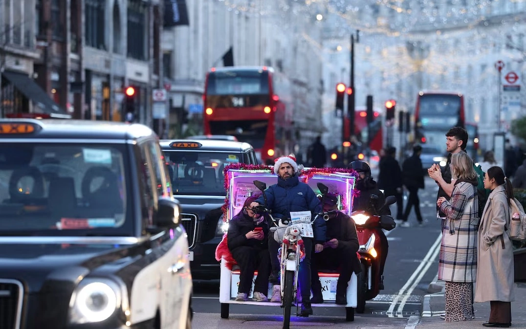British households saved less in the July-to-September period of this