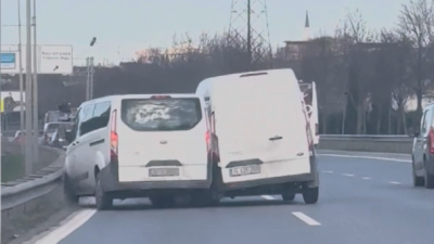 İstanbul’un en yoğun noktalarından biri olan TEM otoyolunda yol verme