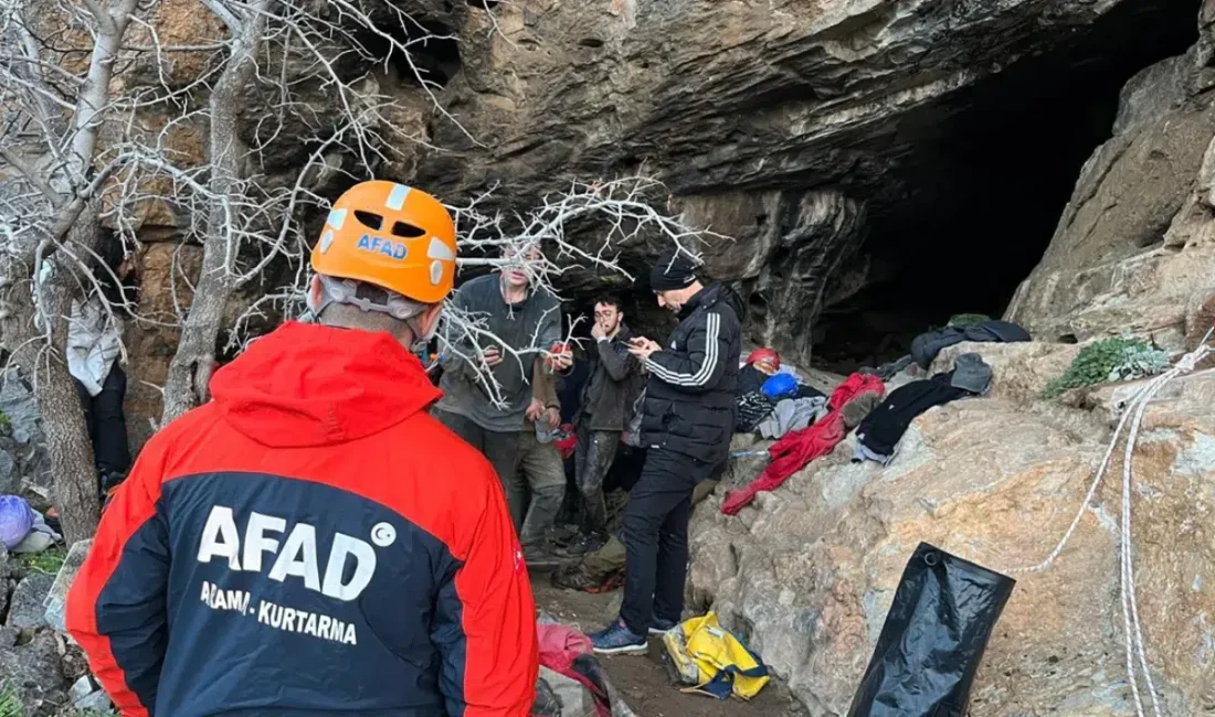 İzmir’in Selçuk ilçesinde bilimsel araştırma yapmak amacıyla mağaraya giren ekibin