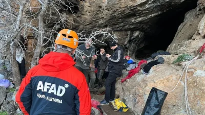 İzmir’in Selçuk ilçesinde bilimsel çalışmalar yürütmek amacıyla bir mağaraya giren