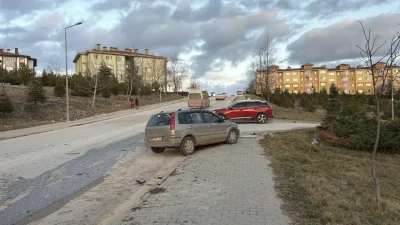 Eskişehir’de akşam saatlerinde meydana gelen feci kazada belediye otobüsü ile