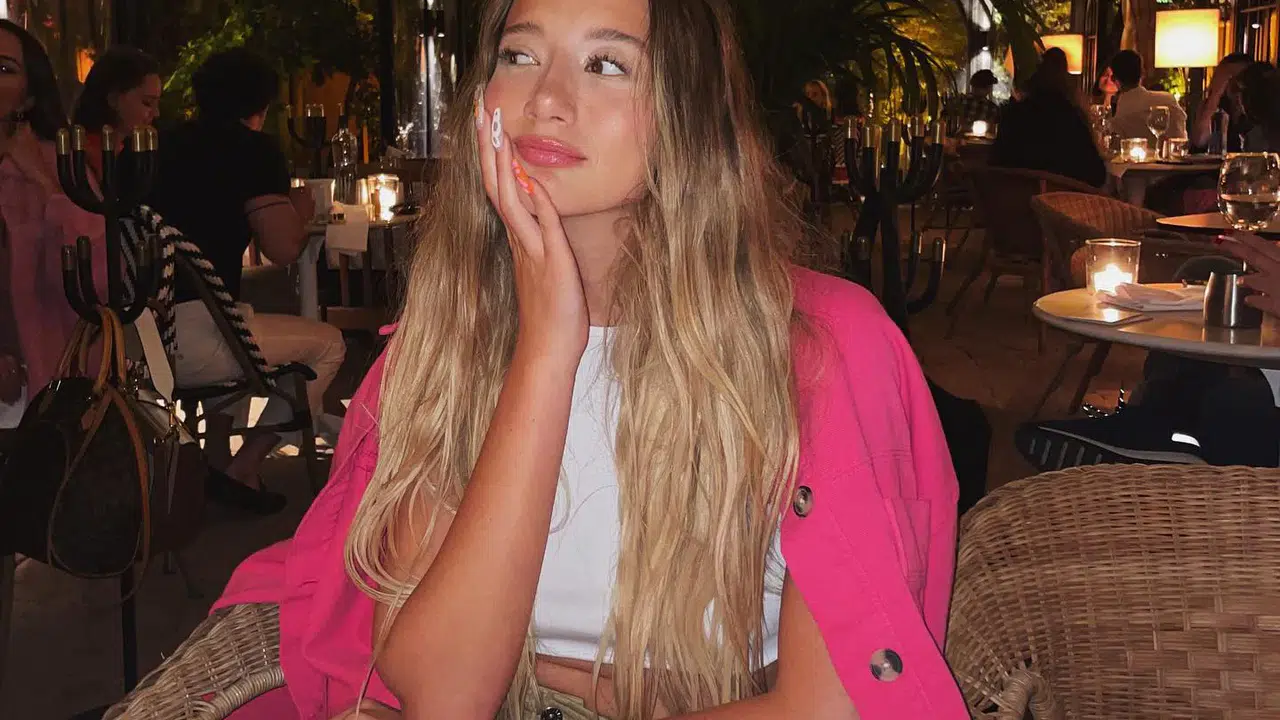 Survivor platformunda sergilediği performansla geniş bir hayran kitlesine ulaşan Aleyna