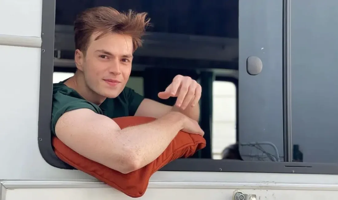 Ekranların başarılı genç yeteneklerinden Recep Usta yeni projesiyle izleyiciyi heyecanlandırdı.