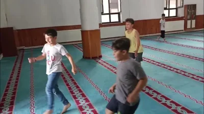 Ramazan ayının manevi iklimiyle beraber camiler dolup taşarken, ibadet esnasında
