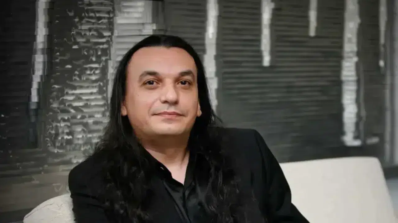 Türk müziğinin en özgün ve yenilikçi isimlerinden biri olan Gökhan