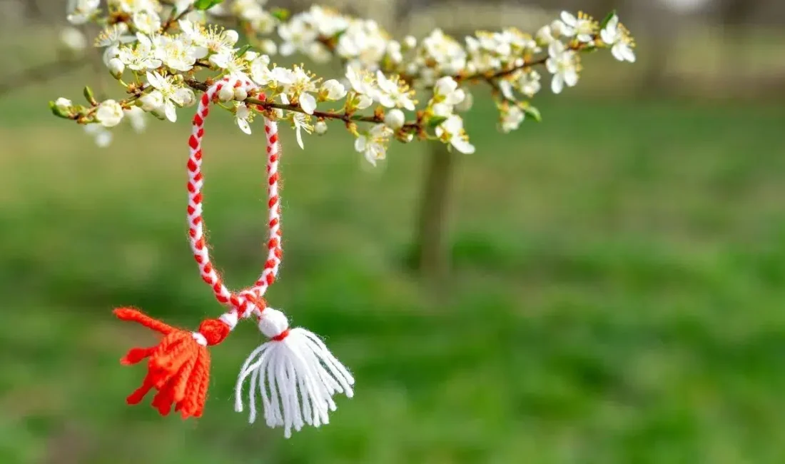 Baharın müjdecisi olarak kabul edilen asırlık Balkan geleneği marteniçka, kırmızı