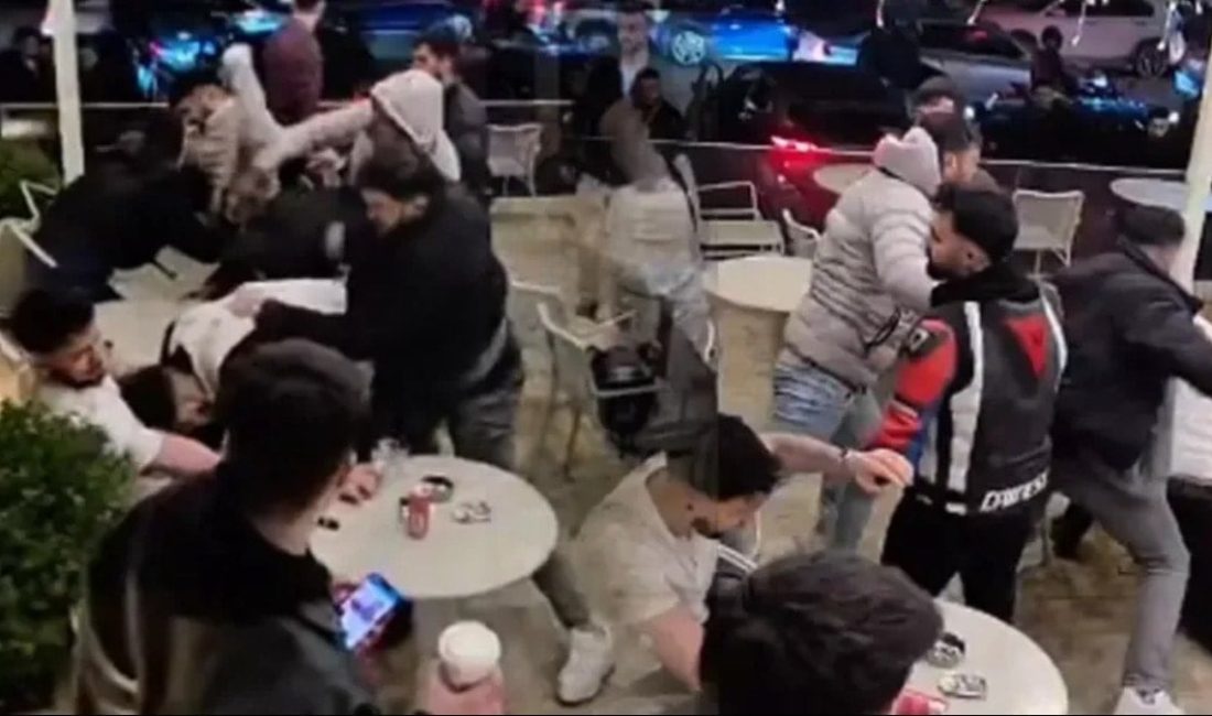 İstanbul Maltepe’de bir kafede iki grup arasında çıkan ve kısa