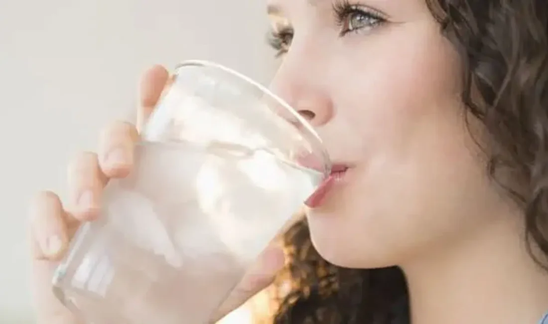 Pek çok kişi gece yarısı susayıp uyanmayı sıradan bir durum