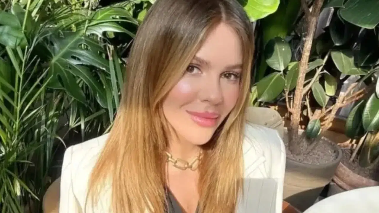 Televizyon haberciliğinin sevilen simalarından Merve Dinçkol Şerifoğlu, son günlerde hem