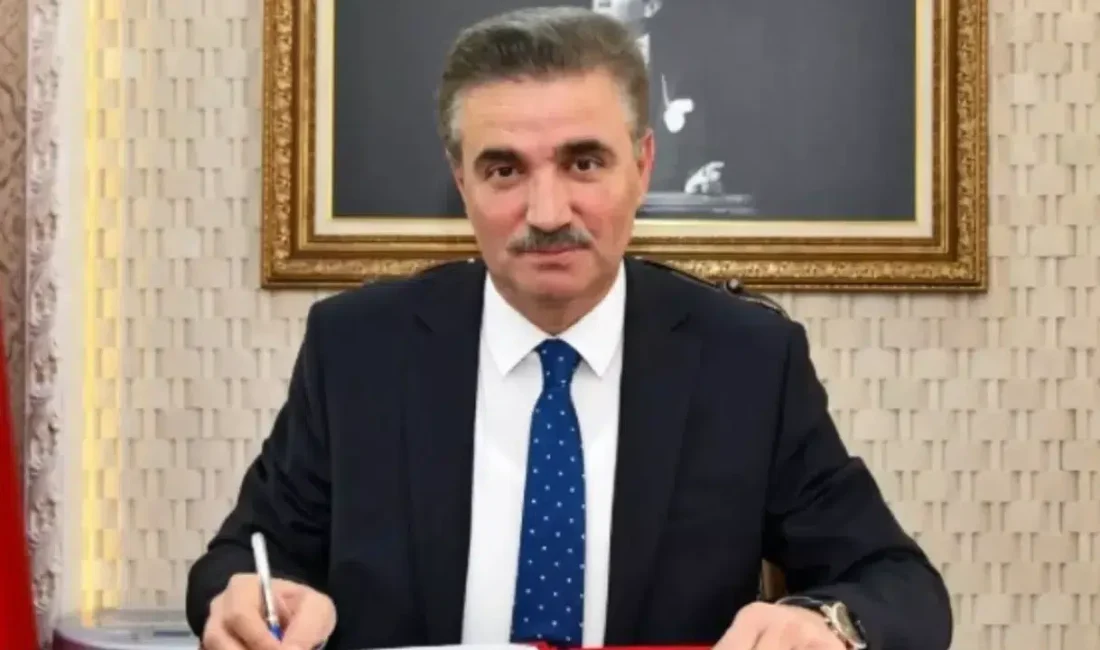 Erzurum Valisi olarak görev yapan ve devlet bürokrasisindeki tecrübesiyle tanınan