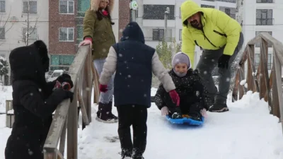 Bolu’nun Gerede ilçesinde etkili olan yoğun kar yağışı ve beraberinde