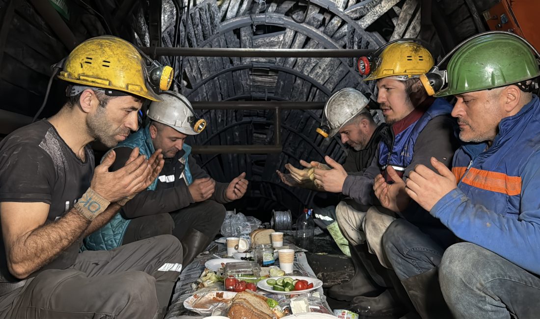 Zonguldak’ta kömür üretiminin kalbinde çalışan madenciler, ramazan ayının ilk sahurunda