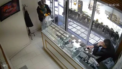 Bursa’nın Yenişehir ilçesinde bir kuyumcu dükkanına yönelik gerçekleştirilen silahlı yağma