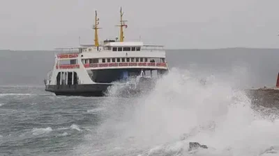 Marmara Denizi’nde etkisini artıran olumsuz hava koşulları deniz ulaşımını vurdu.