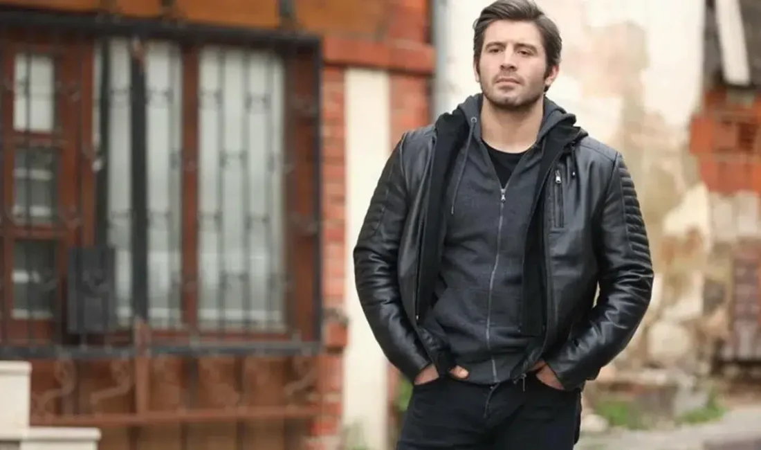 Adana sokaklarında başlayan oyunculuk serüvenini kısa sürede ulusal bir başarı