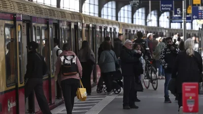 Almanya genelinde ulaşım sektöründe patlak veren dev grev dalgası hayatı