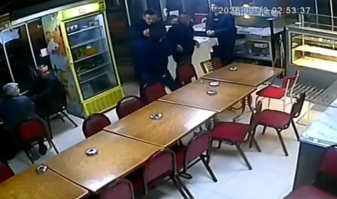 Kütahya’da bir çay ocağında aniden gelişen bıçaklı saldırı bölgede büyük