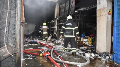 Ordu’nun Altınordu ilçesinde bulunan Toptancılar Sitesi’nde çıkan yangın paniğe yol