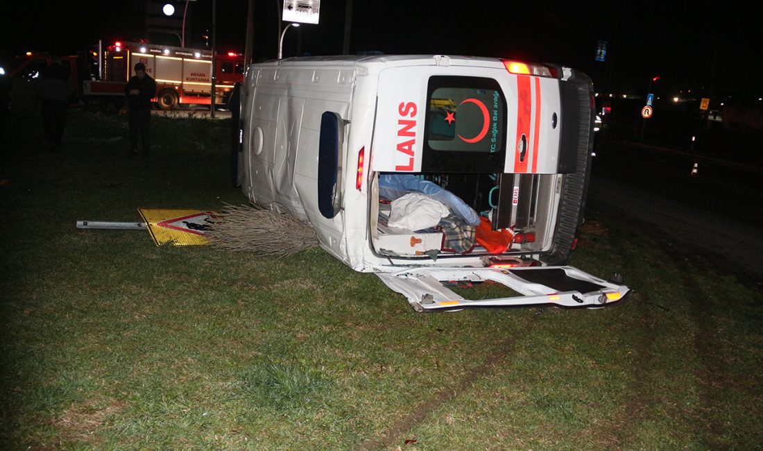 Manisa’nın Şehzadeler ilçesinde bir ambulans ile otomobilin çarpışması sonucu meydana
