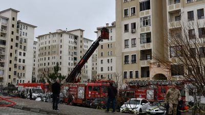 Batman’da Kardelen Mahallesi’ndeki TOKİ konutlarında bodrum kattan yükselen alevler kısa
