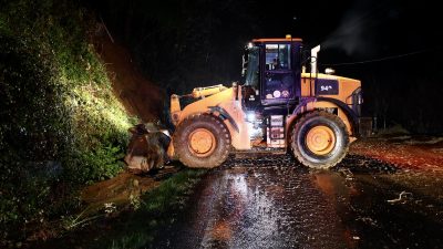 Ordu’nun Perşembe ilçesinde üç gündür etkisini sürdüren şiddetli sağanak ve