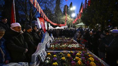 Türk siyasetinin “Hoca” lakaplı ismi Necmettin Erbakan, aramızdan ayrılışının 15’inci