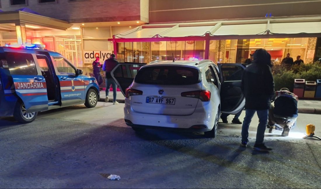 Afyonkarahisar’ın Sandıklı ilçesinde bir dinlenme tesisinde günlerdir park halinde bekleyen