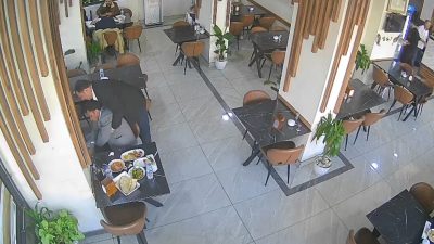 Gaziantep’te bir lokantada yemek yediği esnada boğazına kaçan tek bir