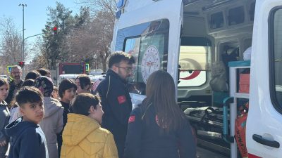 Diyarbakır’ın Yenişehir ilçesinde bir öğrencinin dışarıda bulduğu cıvayı okula getirmesiyle
