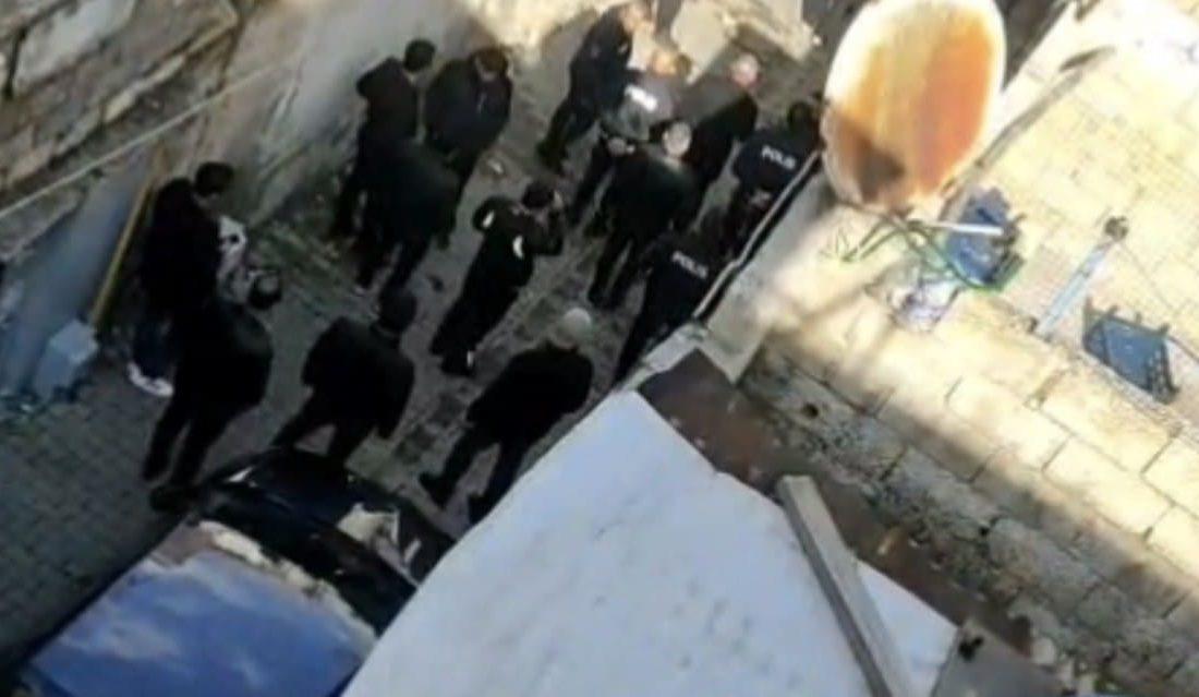 Gaziantep’te hırsızlık amacıyla üvey kardeşinin evine giren şahıslar, dehşet saçarak