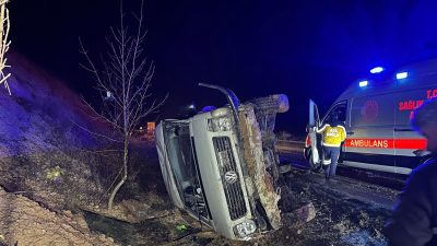 Uşak’ta sabahın erken saatlerinde meydana gelen feci kazada, işçileri taşıyan