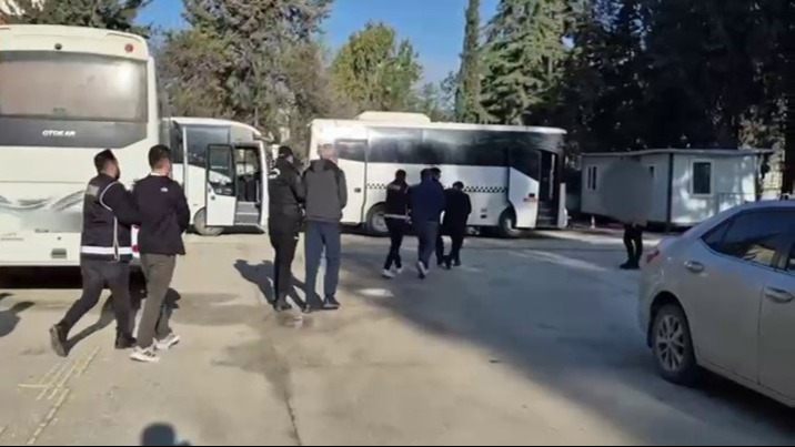 Hatay merkezli 8 ilde düzenlenen dev operasyonla gümrük geçişlerinde rüşvet