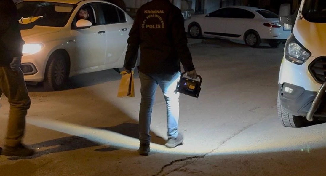 Kayseri’de ruhsatsız tabancasıyla oynadığı sırada yanlışlıkla kendisini elinden vuran şahıs,