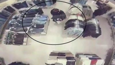 Hatay’ın İskenderun ilçesinde bir alışveriş merkezinde akıllara durgunluk veren bir