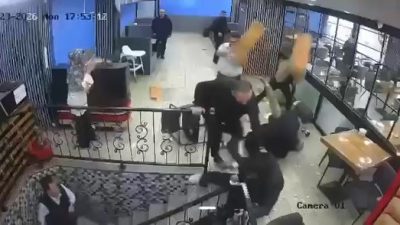 Bursa’nın Osmangazi ilçesinde bulunan bir kafede çıkan tartışmanın bir anda