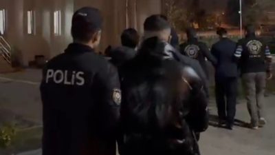İzmir Bornova’da kendilerine polis süsü veren şahıslar, Polonya ve Almanya’dan
