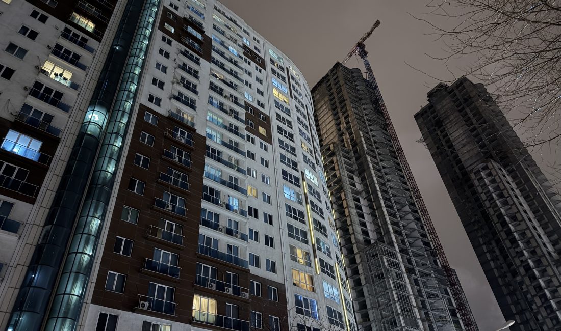 Esenyurt’ta bir sitenin 5. katında yankılanan silah sesleri büyük bir