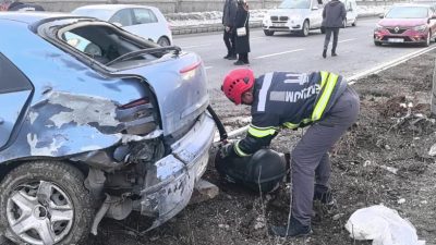 Erzurum Çat Yolu üzerinde meydana gelen ve bir aydınlatma direğinin