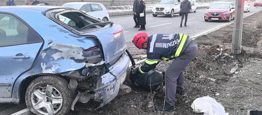 Erzurum’da iki aracın çarpışması sonucu meydana gelen kazada otomobilin LPG