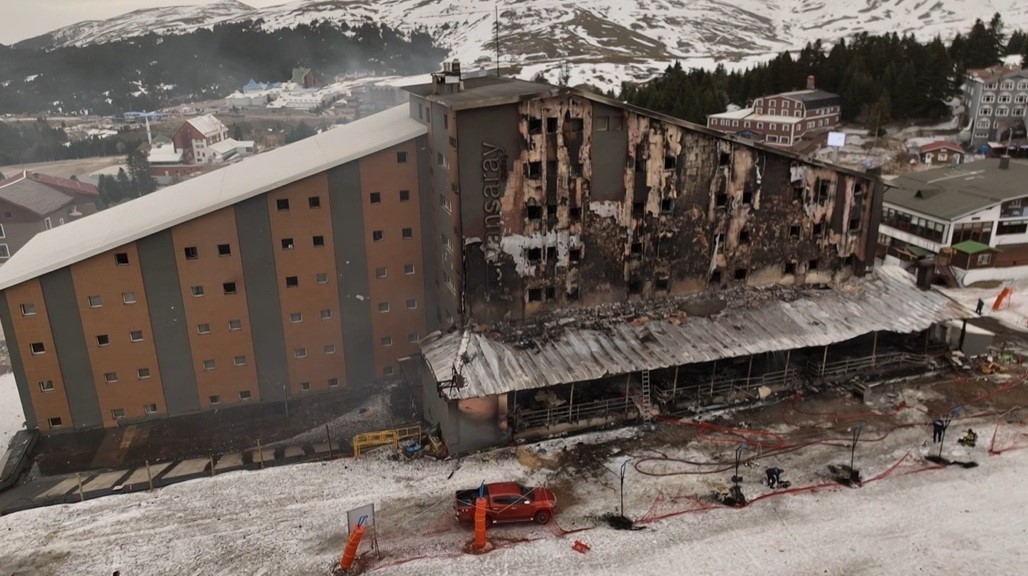 Bursa Uludağ’da denetimlerdeki eksiklikler nedeniyle kapalı olması gerekirken çıkan yangında