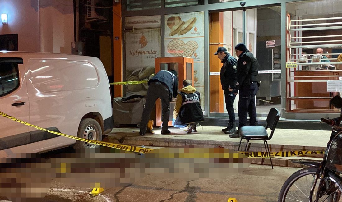 Kocaeli’nin İzmit ilçesinde iftar heyecanının yaşandığı dakikalarda bir fırının önünde