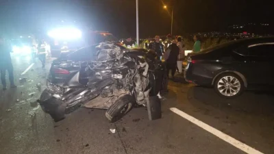 Gebze-Orhangazi-İzmir Otoyolu Orhangazi Kavşağı yakınlarında arızalanan bir otomobile arkadan gelen