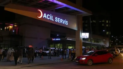 Sakarya’nın Adapazarı ilçesinde panelvan ile hafif ticari aracın çarpışması sonucu