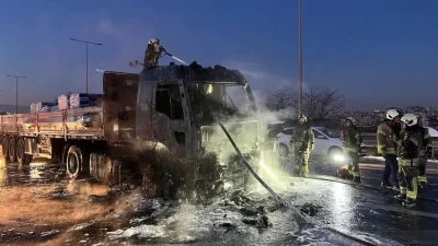 İstanbul Eyüpsultan’da seyir halindeki bir tırın henüz belirlenemeyen bir sebeple