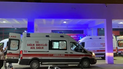 Bolu’nun Göynük ilçesinde seyir halindeki bir tır ile otomobilin çarpışması