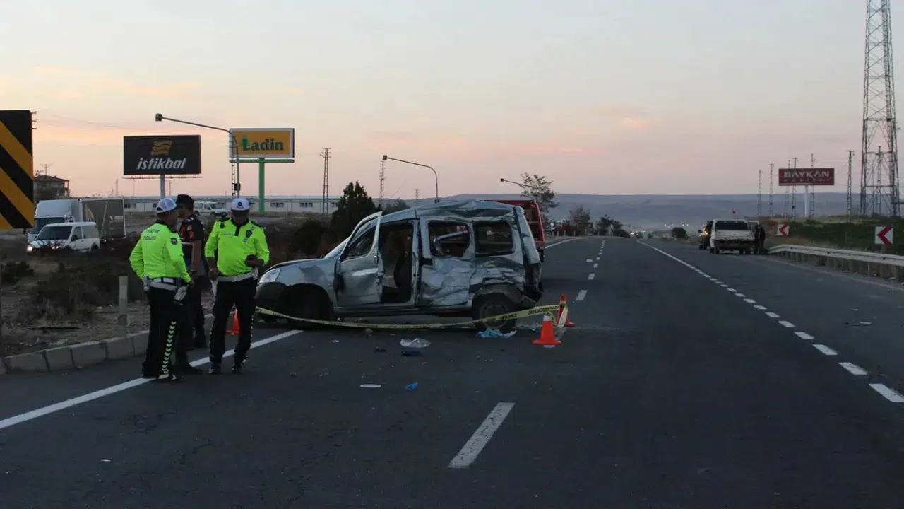 Kayseri’de iki öğretmen ve bir vatandaşın yaşamını yitirdiği feci trafik