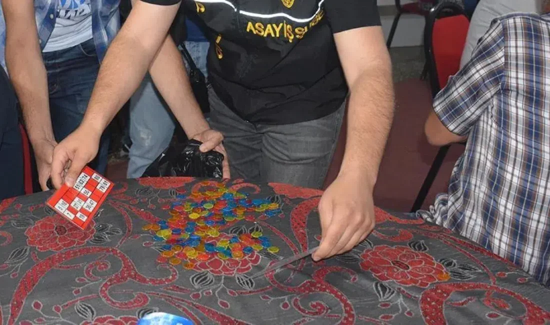 Samsun’un Atakum ilçesinde bir dernek lokaline düzenlenen şafak operasyonu kumar